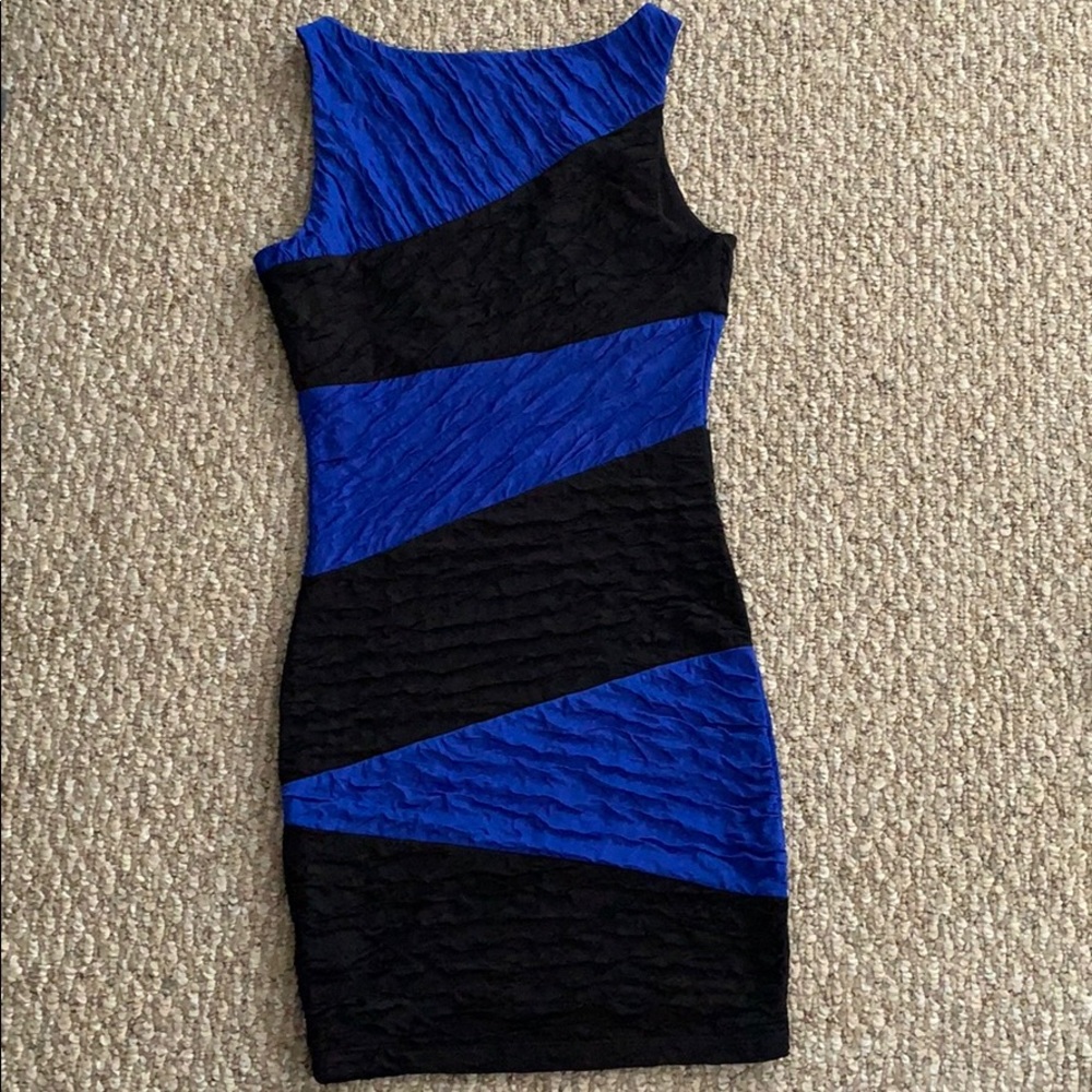 Dress - Picture 2 of 6